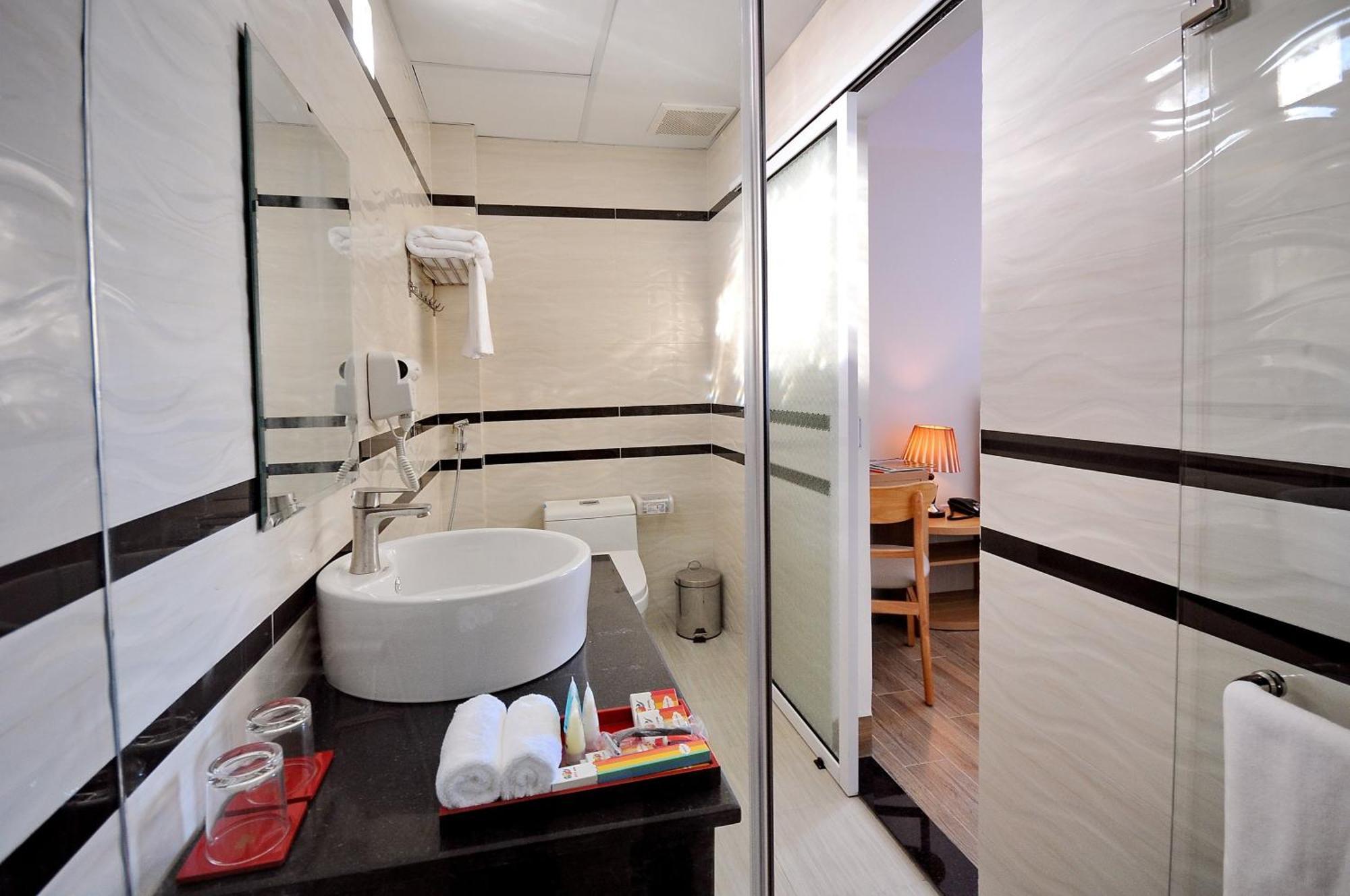Iridescent Clouds Hotel Nha Trang -May Ngu Sac Екстериор снимка