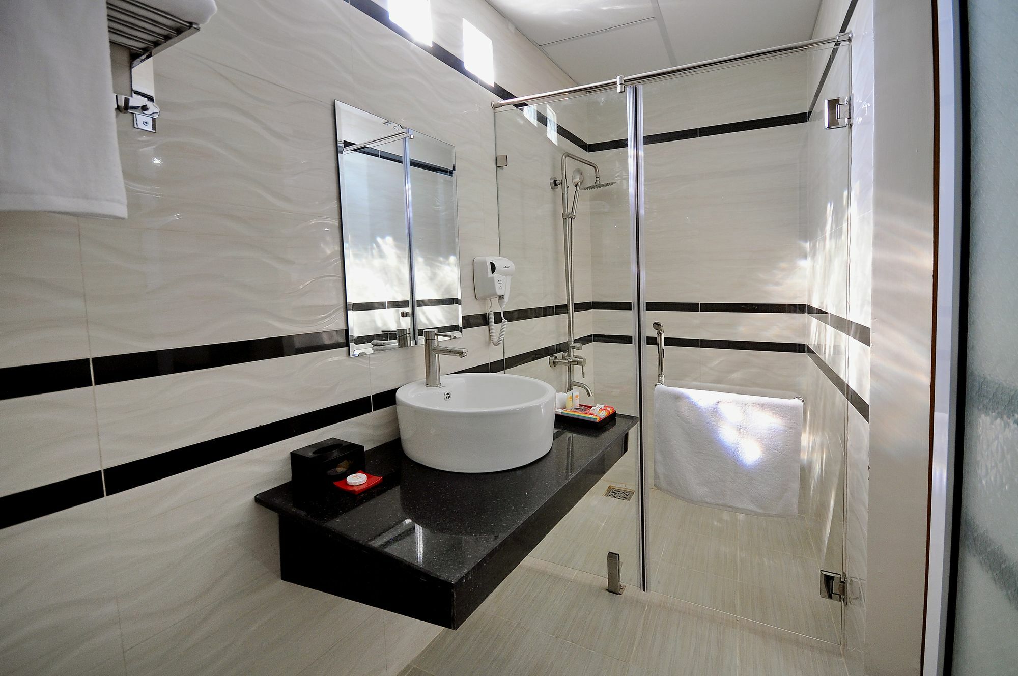 Iridescent Clouds Hotel Nha Trang -May Ngu Sac Екстериор снимка