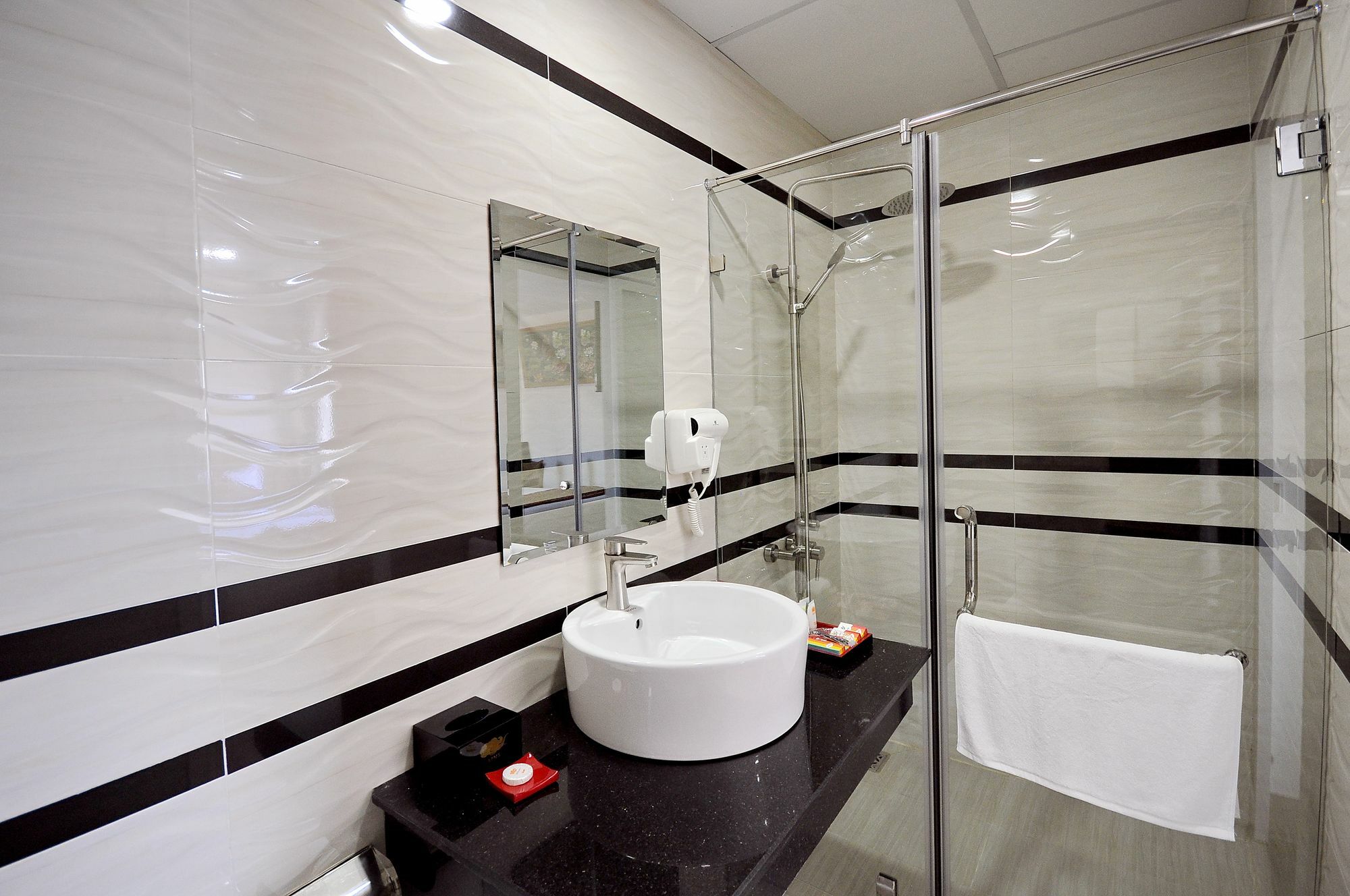 Iridescent Clouds Hotel Nha Trang -May Ngu Sac Екстериор снимка
